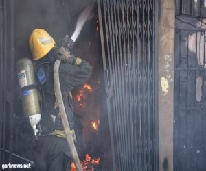 بمشاركة 13 فرقة إطفاء وإنقاذ ومعدات مساندة "مدني جدة" يسيطر على حريق مجمع أدوات للكهرباء بالعزيزية
