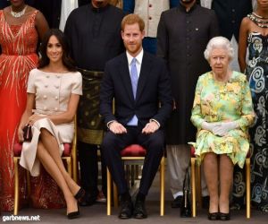 الملكة إليزابيث تعلن تجريد الأمير هاري وزوجته الألقاب الملكية