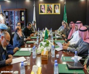 السفير آل جابر يلتقي رئيس مجلس النواب اليمني لاستعراض المشاريع التنموية