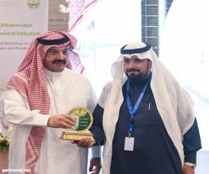 أمير عسير يكرم 6 بلديات بجائزة التميز البلدي