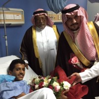 الشيخ بن حميد يزور الشبل عبدالرحمن السعيدي بمستشفى المؤسس بمكة