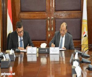 وزير التنمية المحلية المصري يوقع مع البنك الأوروبي لإعادة الإعمار علي اتفاقية منحة ٨ مليون يورو