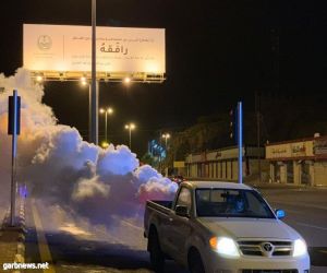 بلدية بارق تكثف حملات التعقيم للحد من إنتشار فيروس كورونا