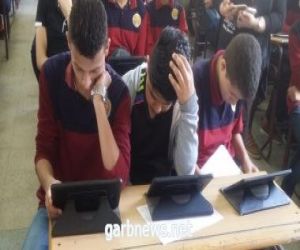 طلاب الصف الأول الثانوي بمصر يؤدون الامتحان التجريبي بمادة اللغة الأجنبية الثانية
