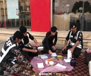 قائد دوريات الأمن ببيشة يشارك رجال الأمن الإفطار في الميدان