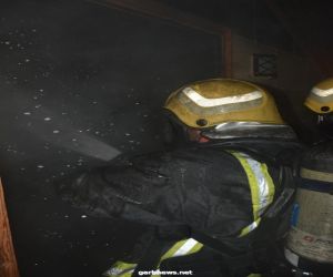 مدني جازان يخمد حريق بشقة سكنية ويخلي العمارة ذات الثلاثة طوابق والحادثة تخلف اصابة طفيفة..