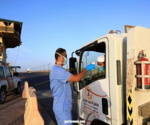 الفحص البصري على جميع مداخل محافظة طريف وإجراءات الفحص لسائقي الشاحنات والمركبات القادمة من جميع الاتجاهات.
