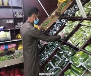 بلدية الشقيق تلزم المحلات بتغليف الفواكه والخضروات للحد من إنتشار فيروس كورونا