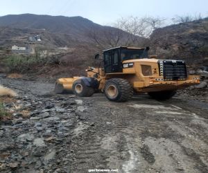 إعادة فتح الطرق وإزالة آثار الأمطار في 9 مواقع برجال ألمع