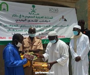 الملحقة الدينية في السنغال توزع (1000) سلة غذائية في أقاليم لوغا بحضور النائب الأول لحاكم الإقليم