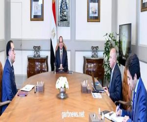 مصر : السيسي يطلع علي مشروعات وزارة النقل، ويناقش حلول لمديونية هيئة السكك الحديدية البالغة ٢٥٠ مليار جنيه.