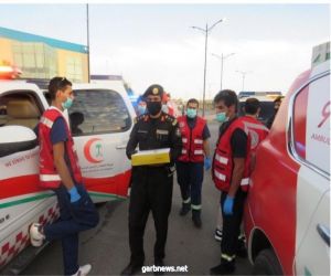 منسوبو ومتطوعو الهلال الأحمر، بالجوف، يوزعون وجبات إفطار على رجال الأمن