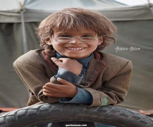 المهندس أسامة القصيبي يشتري نظارة طفل نازح بمدينة مأرب اليمنية بمبلغ 2500000 ريال يمني