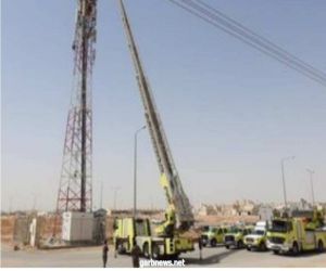 مدني الرياض، ينقذ شخصا علق ببرج اتصالات على ارتفاع (٥٠)مترا