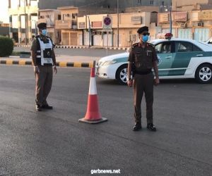 دوريات مرور محافظة مرات عيدهم في الميدان لمتابعة تطبيق الحظر الكلي