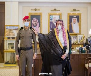 أمير منطقة القصيم يقلد عبدالكريم الحسين رتبته الجديدة بعد صدور الأمر السامي الكريم بترقيته لرتبة "رائد"