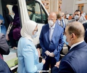 وزيرة الصحة  المصرية تتفقد سير العمل بالقوافل العلاجية ومركز وطب الأسرة بحي الأسمرات