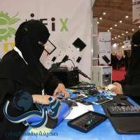 سعوديات يدخلن عالم صيانة الجوالات في معرض منتجون