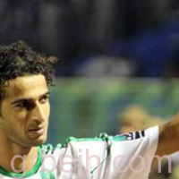 عماد الحوسني يصل الى جده للاحتفال بالدوري مع الاهلي