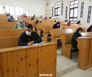 الطلاب يؤدون امتحانات اليوم الثالث بكلية التربية جامعة السويس