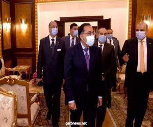 رئيس الوزراء يفتتح أعمال تطوير صالة كبار الزوار(27) بمطار القاهرة الدولى