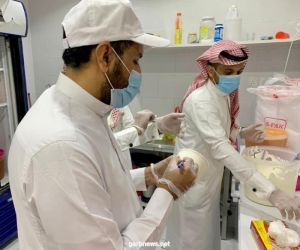 بلدية بارق تسحب عينات غذائية عشوائية وترسلها لمختبر أمانة عسير