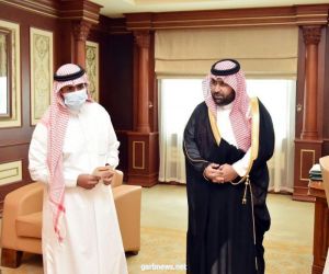 سمو الأمير محمد بن عبدالعزيز يكرم أصغر مزارع لشجرة البن بجبال جازان