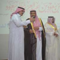 أمير الباحة يكرم مؤسسة صميدان الغامدي
