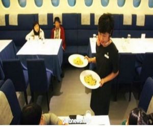 الخطوط الجوية السنغافورية تحول طائراتها المتوقفة لمطاعم بسبب كورونا