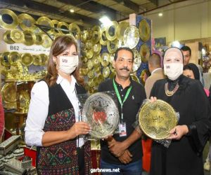 مصر .. وزيرا الهجرة والتجارة تتفقدان معرض "تراثنا" للحرف والمنتجات اليدوية