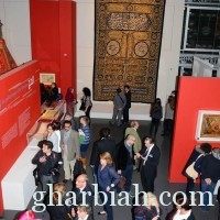  كسوة باب الكعبة وباب منبر المسجد النبوي وغطاء الحجر الأسود بمعرض الحج في باريس