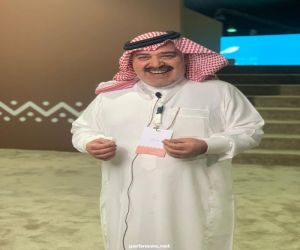 سعودي يحول هواية صيد الصقور إلى رحلة عائلية بعائد مربح