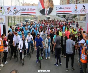 مصر .. وزير الرياضة يقود ماراثون للدراجات الهوائية بالإسكندرية
