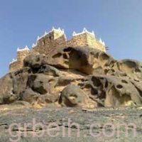 فريق الهاي كنج ” High king ” يتسلق قلعة جبل رعوم التاريخية بنجران