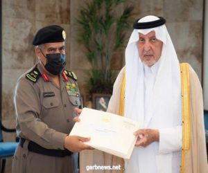 أمير مكة يكرم عدداً من رجال الأمن لجهودهم في إلقاء القبض على متورطين في جريمتي قـتل