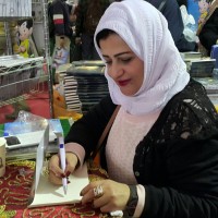 الشاعرة السعودية ندى الخطيب توقع كتابها الرابع (العطر والمكياج) بمعرض القاهرة الدولي