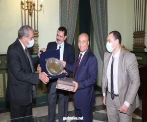 تكريم رئيسي شركتى السكر والصناعات التكاملية، ومطاحن جنوب القاهرة والجيزة السابقين.