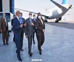 وزير الطيران المدنى  يتفقد أتوبيسات نقل الركاب الجديدة بمصر للطيران المصريه للخدمات الأرضية