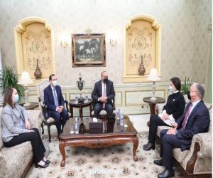 رئيس الوزراء الأردني يصل القاهرة في زيارة عمل