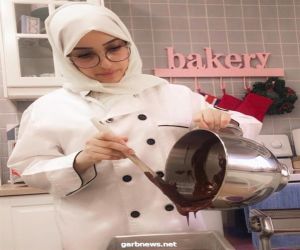 فتاة سعودية تبدع في النحت على قوالب "الكيك" وتحويلها لتحف فنية