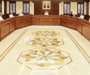 عمان تمدد تعليق دخول السلطنة حتى إشعارٍ آخر للقادمين من 10 دول