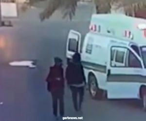 أثناء إسعاف مريض  لصان يسرقان مقتنيات سيارة إسعاف في تبوك   (فيديو)