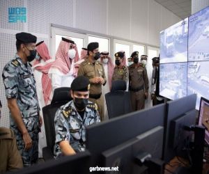 سمو نائب أمير #مكة_المكرمة يزور غرفة عمليات المسجد الحرام.