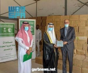 مركز الملك سلمان للإغاثة يسلم 100 طن من التمور هدية المملكة لمفوضية الأمن الغذائي في موريتانيا.