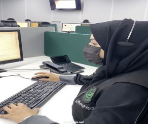"سناب الداخلية": "عهود السليماني" شابة سعودية تستمد قوتها من دعاء متصلي "911" في مكة