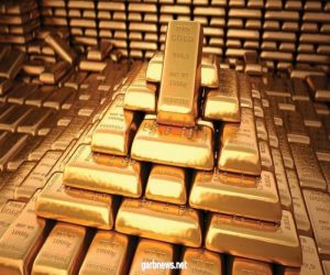 الذهب ينزل 1% مع صعود الدولار وعوائد السندات