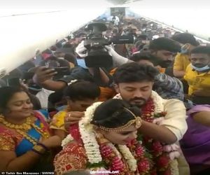 . حفل زفاف هندي على متن طائرة لتجنب قواعد الإغلاق