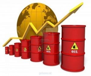 النفط يسجل أعلى مستوياته في 15 شهراً