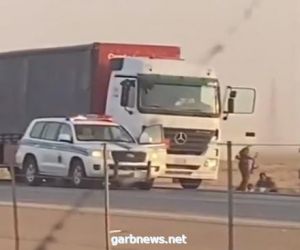 شاحنة تسير بسرعة عالية عكس الاتجاه على طريق الرياض – القصيم.. "وأمن الطرق" يوقفها بالقوة