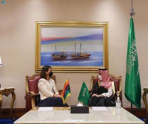 سمو وزير الخارجية يلتقي وزيرة الخارجية الليبية